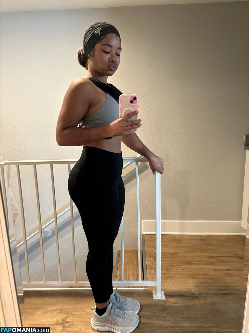 Kyylareneee / kurlykyy / kurrlyyy / kyylarenee Nackt OnlyFans  Geleaktes Foto #4