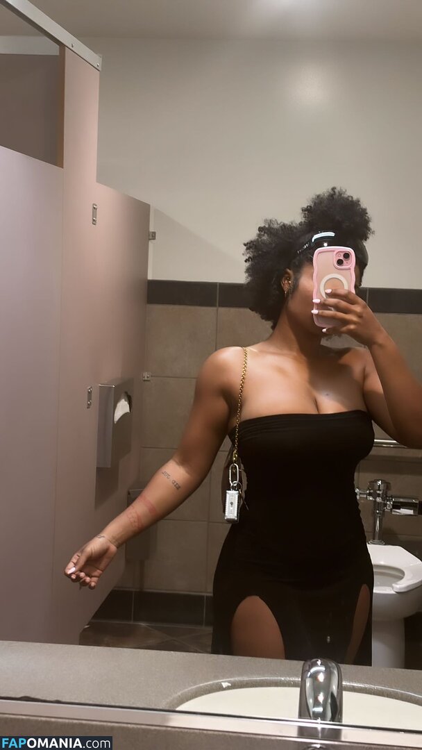 Kyylareneee / kurlykyy / kurrlyyy / kyylarenee Nackt OnlyFans  Geleaktes Foto #6