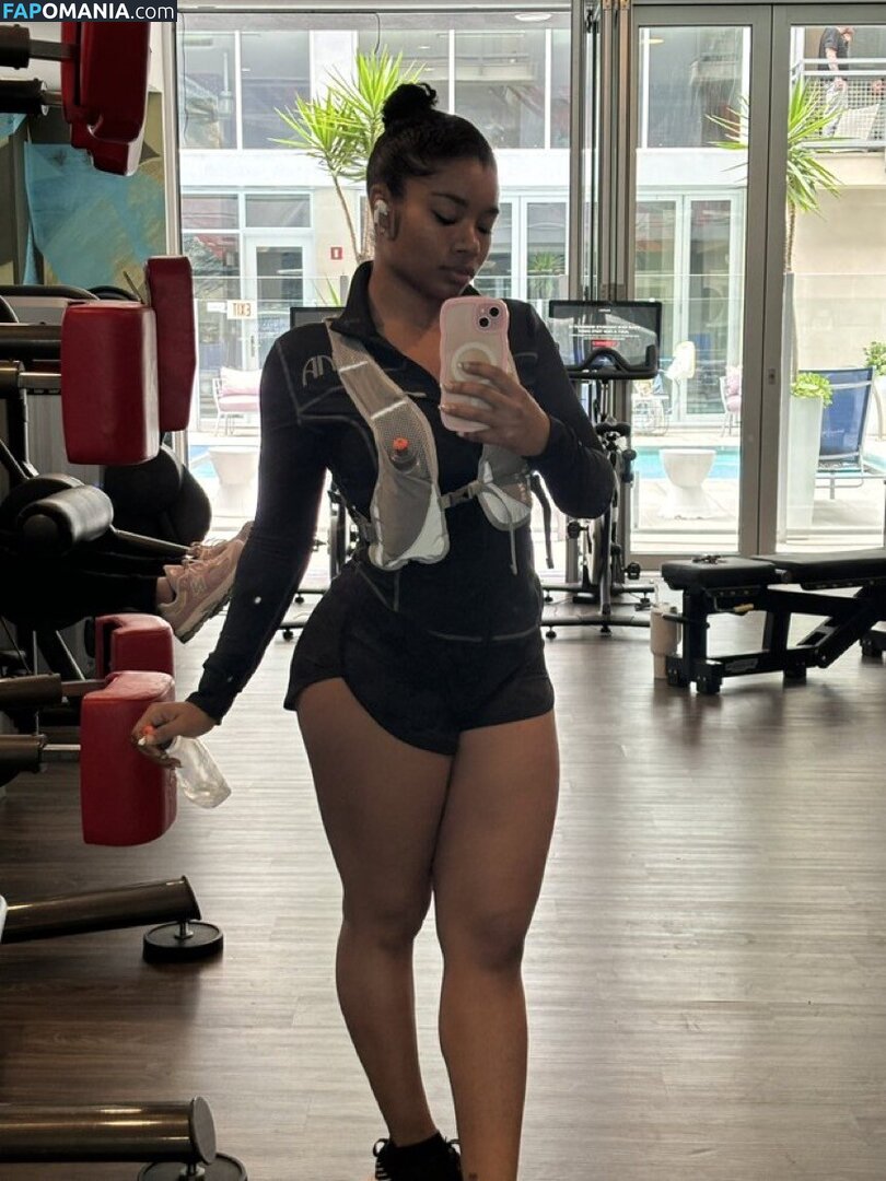 Kyylareneee / kurlykyy / kurrlyyy / kyylarenee Nackt OnlyFans  Geleaktes Foto #15