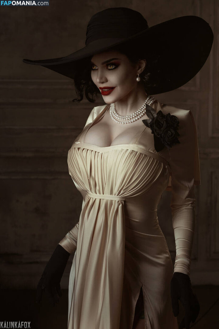 Alcina Dimitrescu and Bela Dimitrescu / Cassandra Dimitrescu / Daniela Dimitrescu / Lady Dimitrescu / ladydumitrescu Nackt OnlyFans  Geleaktes Foto #2