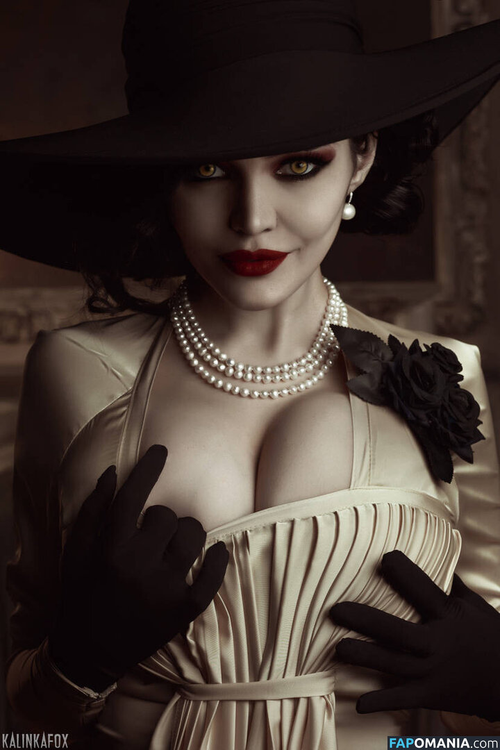Alcina Dimitrescu and Bela Dimitrescu / Cassandra Dimitrescu / Daniela Dimitrescu / Lady Dimitrescu / ladydumitrescu Nackt OnlyFans  Geleaktes Foto #3