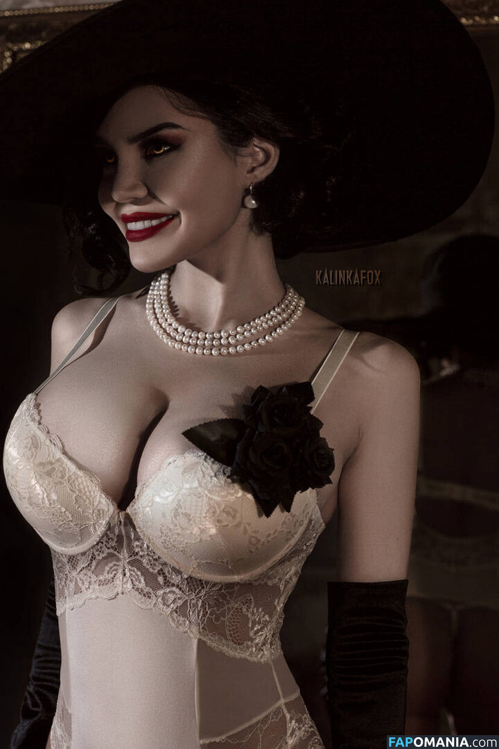Alcina Dimitrescu and Bela Dimitrescu / Cassandra Dimitrescu / Daniela Dimitrescu / Lady Dimitrescu / ladydumitrescu Nackt OnlyFans  Geleaktes Foto #8