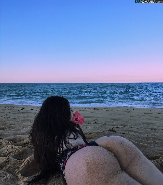 Larissa Peyerle / https: / larissapeyerle Nackt OnlyFans  Geleaktes Foto #3