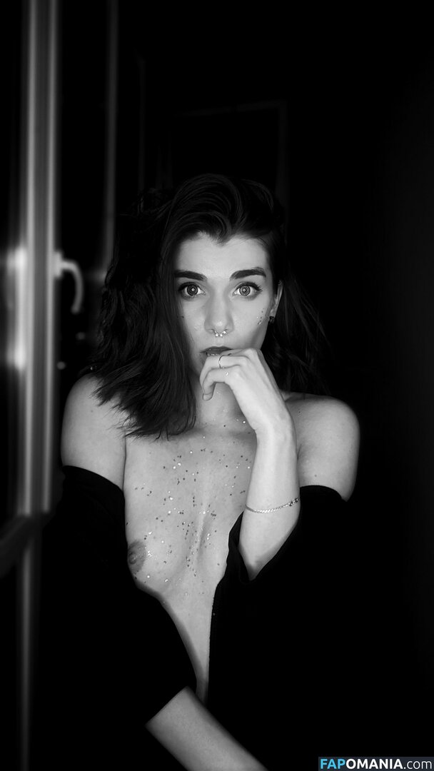 Little Satana / little.satana / s.satana_666 / tomnaya_satana Nackt OnlyFans  Geleaktes Foto #34