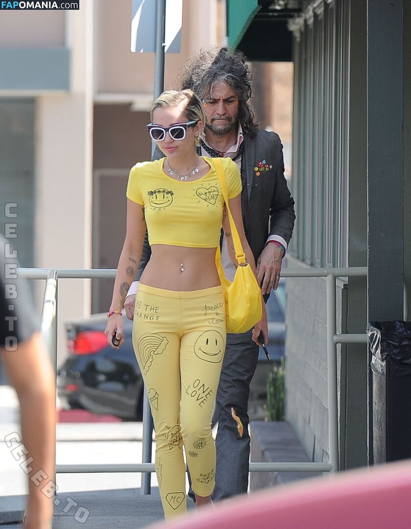 Miley Cyrus / https: / mileycyrus Nackt OnlyFans  Geleaktes Foto #1