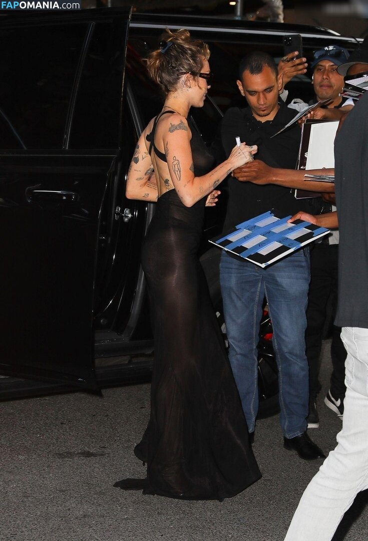 Miley Cyrus / https: / mileycyrus Nackt OnlyFans  Geleaktes Foto #20