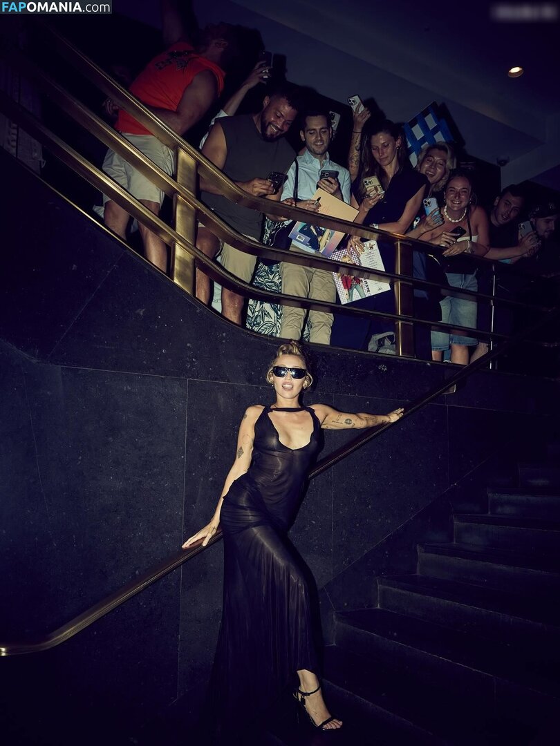 Miley Cyrus / https: / mileycyrus Nackt OnlyFans  Geleaktes Foto #26