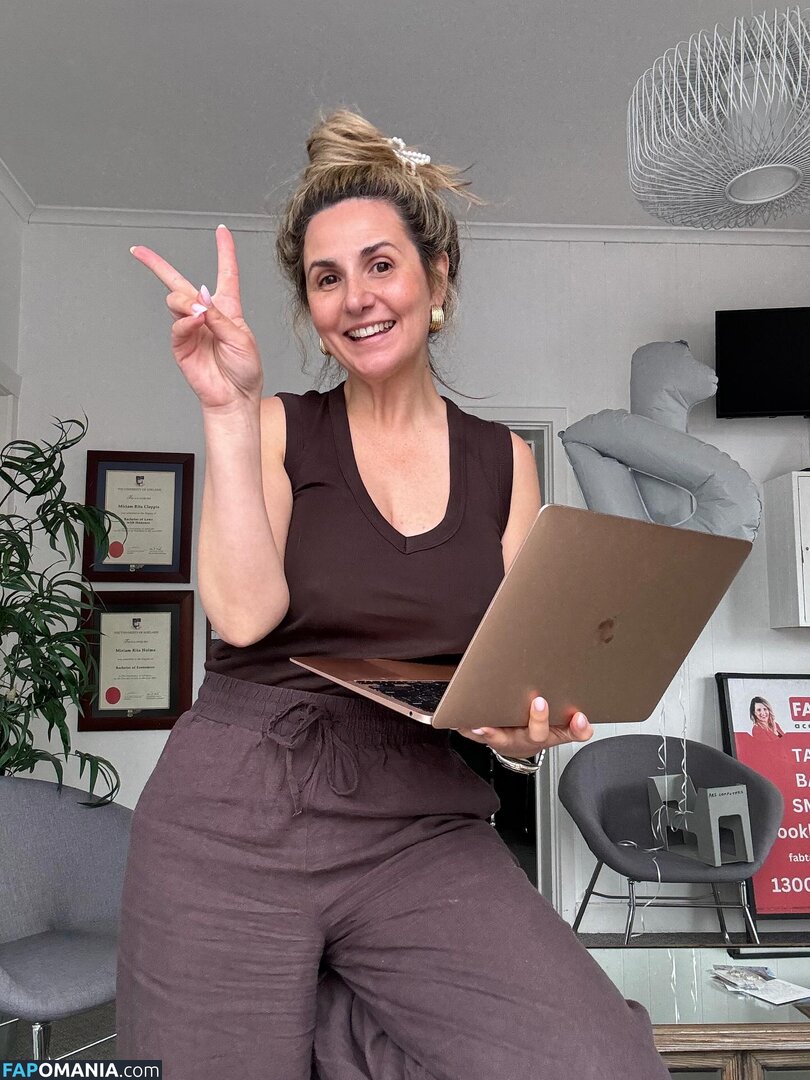 MILF Online Accountant / Miriam Holme / miriamholme Nackt OnlyFans  Geleaktes Foto #8