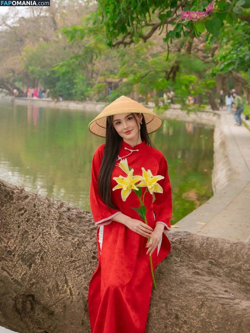 Moni Charlton / monicharlton Nackt OnlyFans  Geleaktes Foto #1