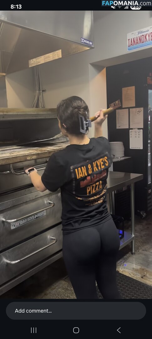 Pizzeria Baddies Nackt OnlyFans  Geleaktes Foto #1