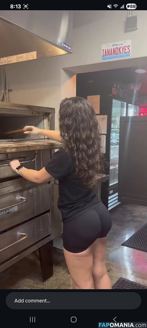 Pizzeria Baddies Nackt OnlyFans  Geleaktes Foto #2