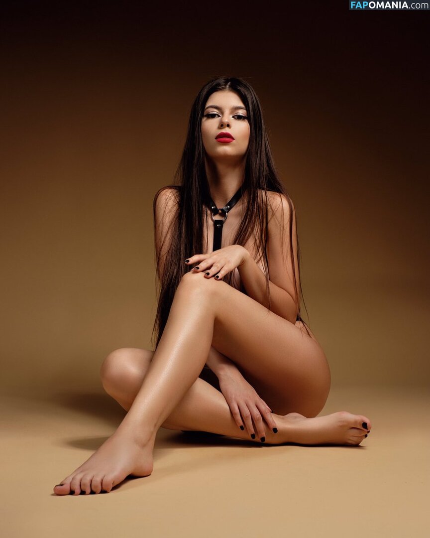 Raducu Mihaela / mihaelaraducu / raducumihaela / raducumihaela__ Nackt OnlyFans  Geleaktes Foto #1