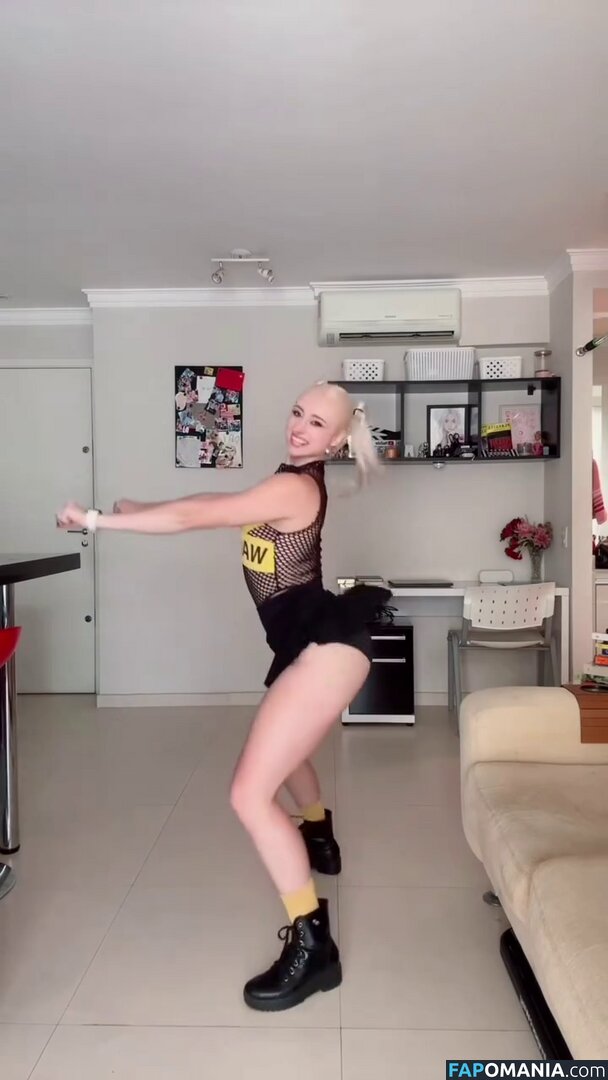 Renata Schneider / renata.c.schneider Nackt OnlyFans  Geleaktes Foto #5