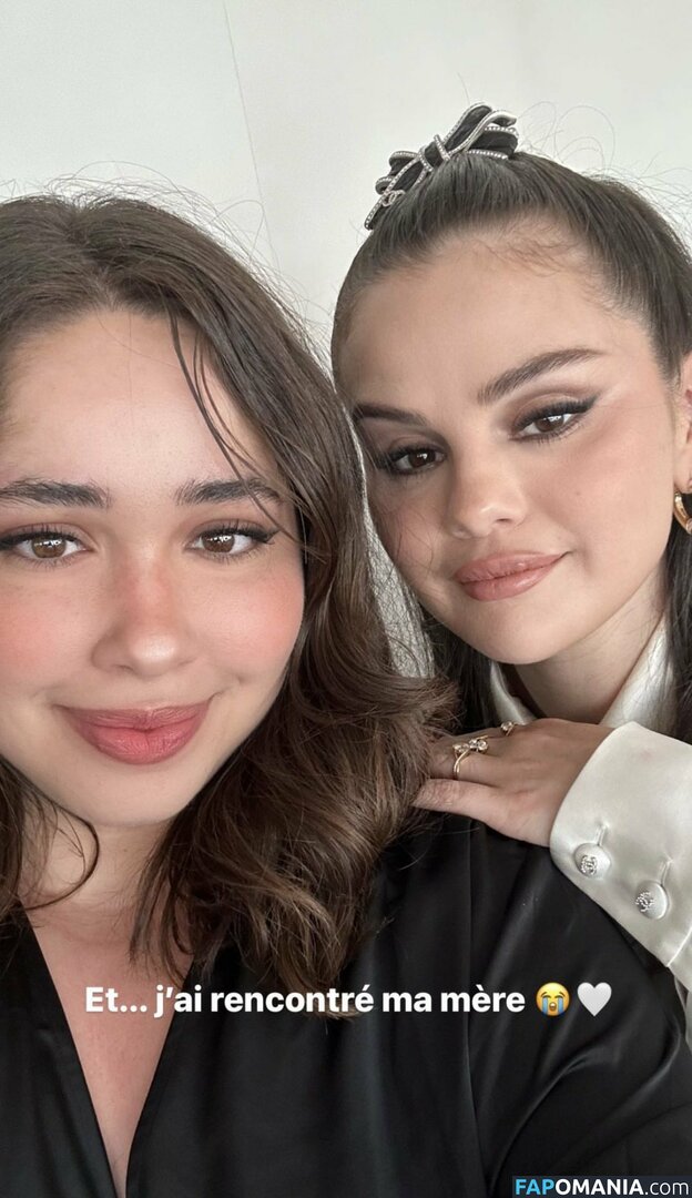 Selena Gomez Nackt Geleaktes Foto #126