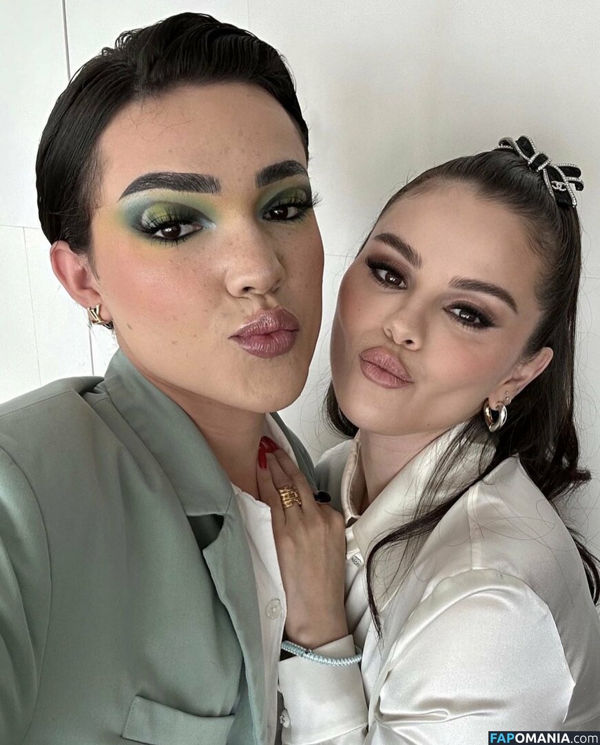 Selena Gomez Nackt Geleaktes Foto #128