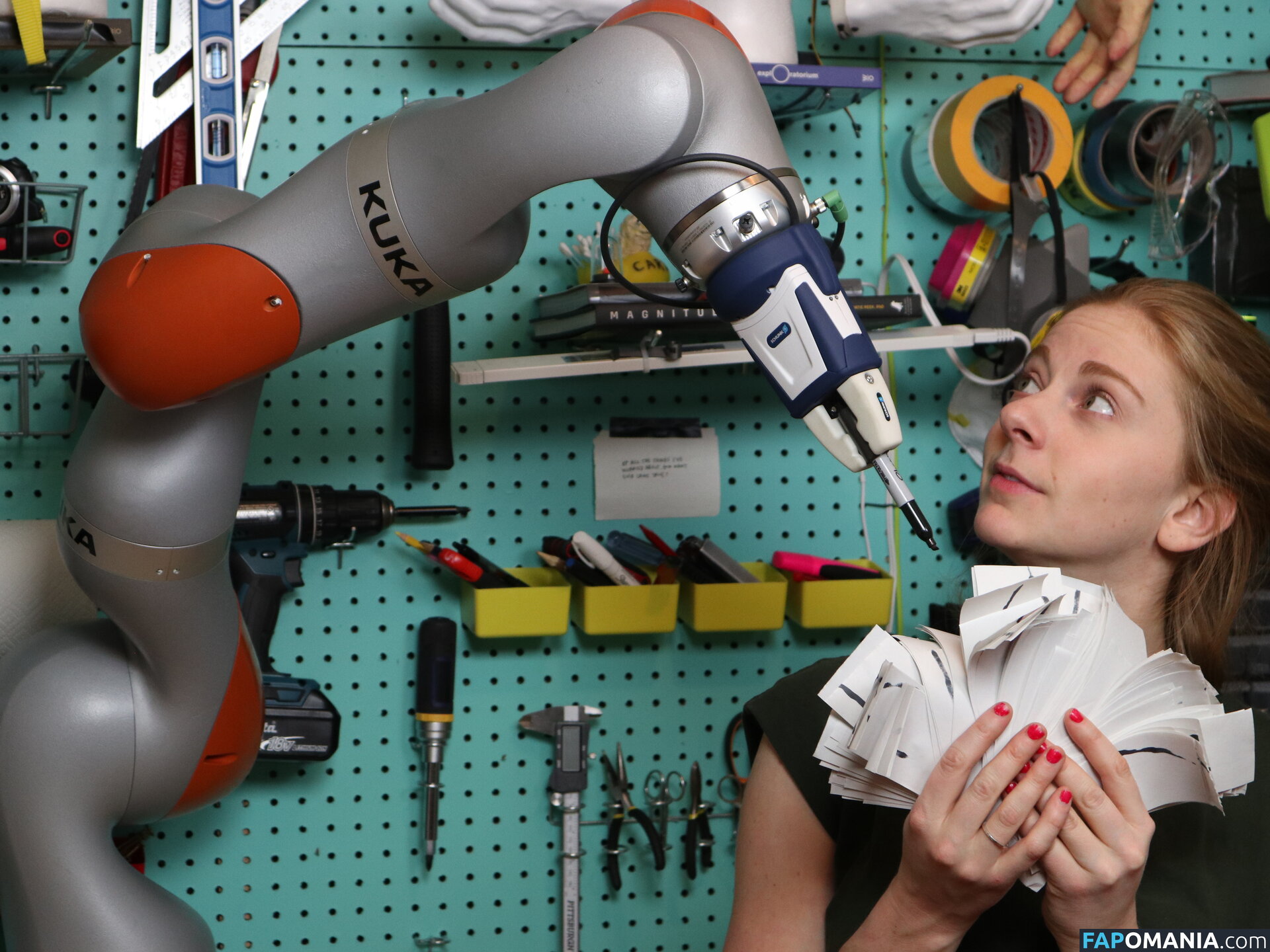 Simone Giertz / simonegiertz Nackt OnlyFans  Geleaktes Foto #3