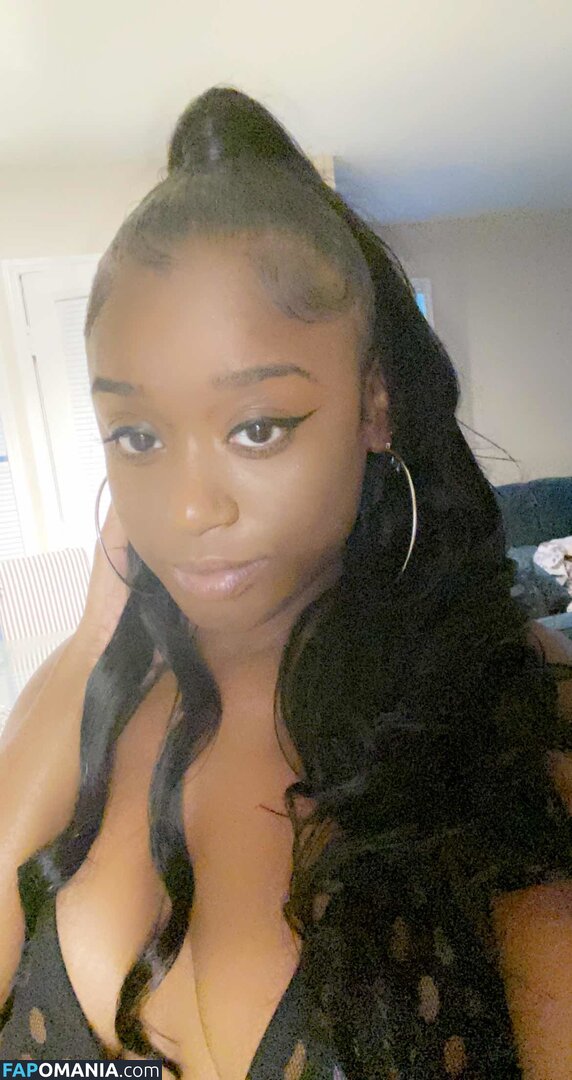 Lola B / Smoochess2xx Nackt OnlyFans  Geleaktes Foto #1