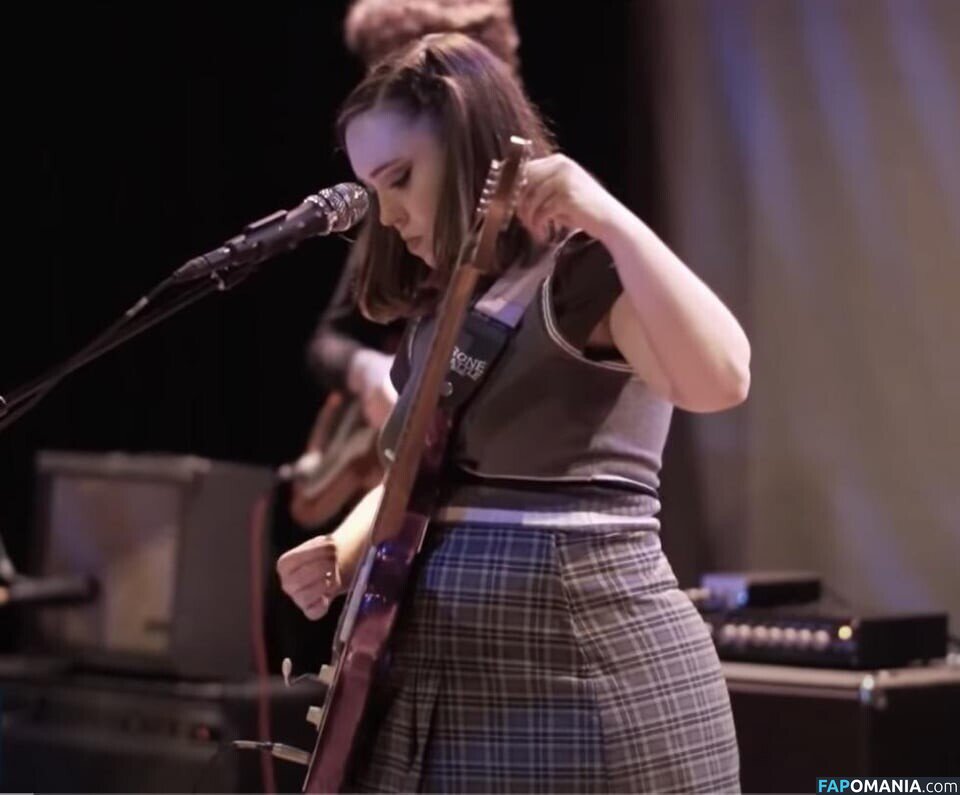 Soccer Mommy / Sophia Allison / soccermommyband Nackt OnlyFans  Geleaktes Foto #3