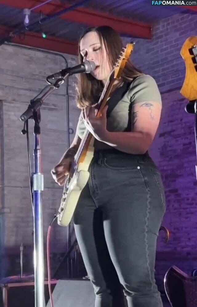 Soccer Mommy / Sophia Allison / soccermommyband Nackt OnlyFans  Geleaktes Foto #4