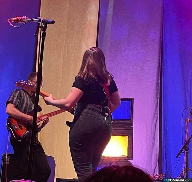 Soccer Mommy / Sophia Allison / soccermommyband Nackt OnlyFans  Geleaktes Foto #5