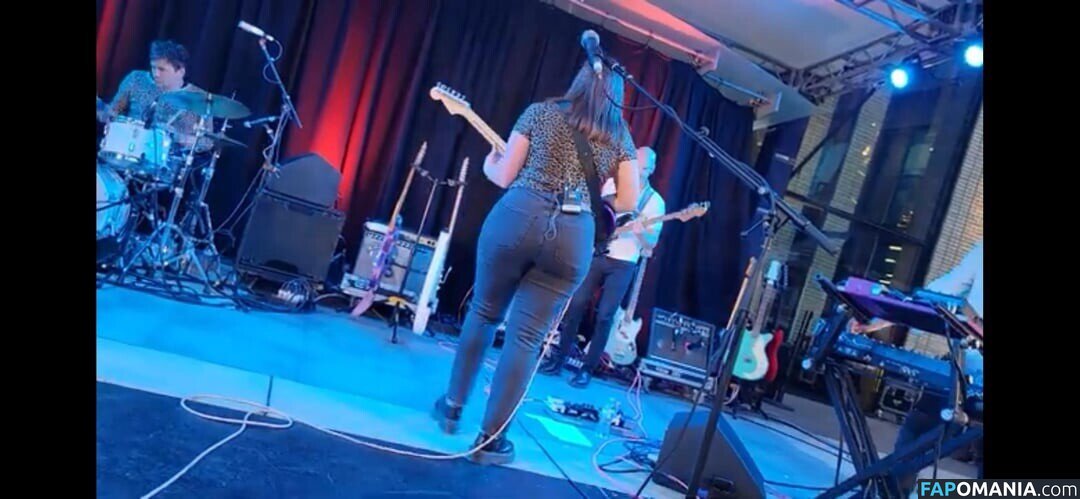 Soccer Mommy / Sophia Allison / soccermommyband Nackt OnlyFans  Geleaktes Foto #6
