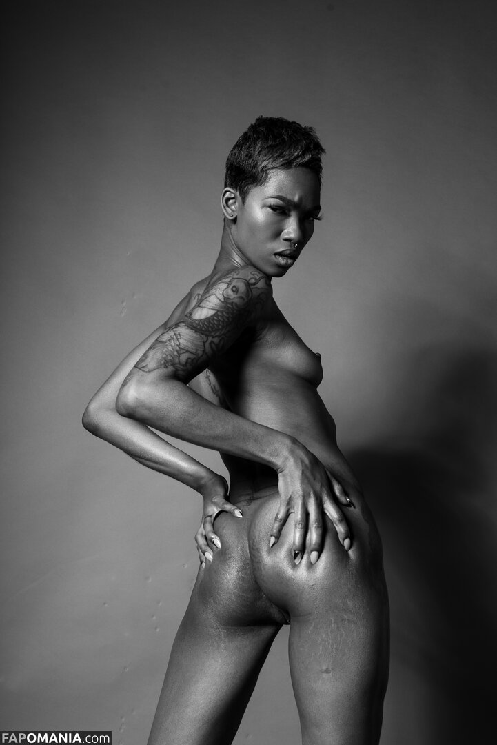 TheRealTiaReid / Tia Reid / corpsdedieu / https: / officialtiareid Nackt OnlyFans  Geleaktes Foto #12