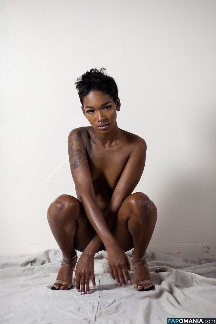 TheRealTiaReid / Tia Reid / corpsdedieu / https: / officialtiareid Nackt OnlyFans  Geleaktes Foto #14