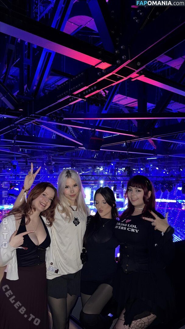 Twostonelol / https: Nackt OnlyFans  Geleaktes Foto #1