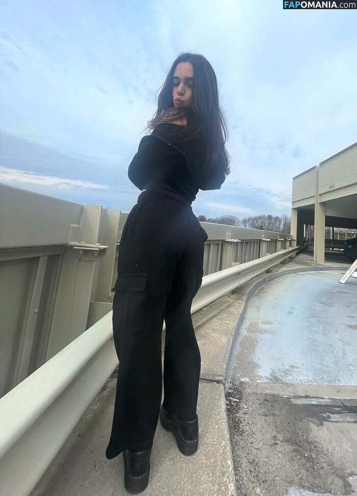 goddesszaria / goddesszariaa / https: / zarrrrrrrrrr3 Nackt OnlyFans  Geleaktes Foto #1